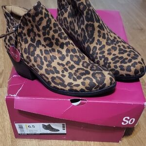 Leopard Cheetah Chelsea Boots Size 6.5